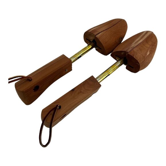 Pair Of Rochester Cedar Shoe Trees With Spring Adjustable Brass Hardware Vintage - Picture 2 of 6
